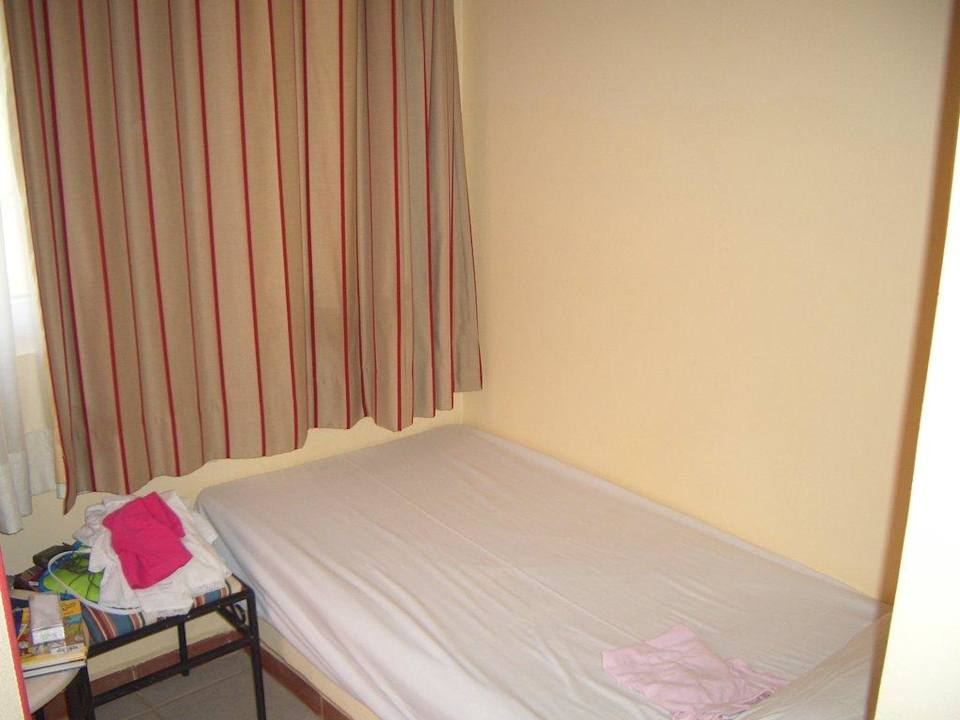 Ein Zusatzbett, in kleinem Extraraum Jaz Makadi Oasis Resort