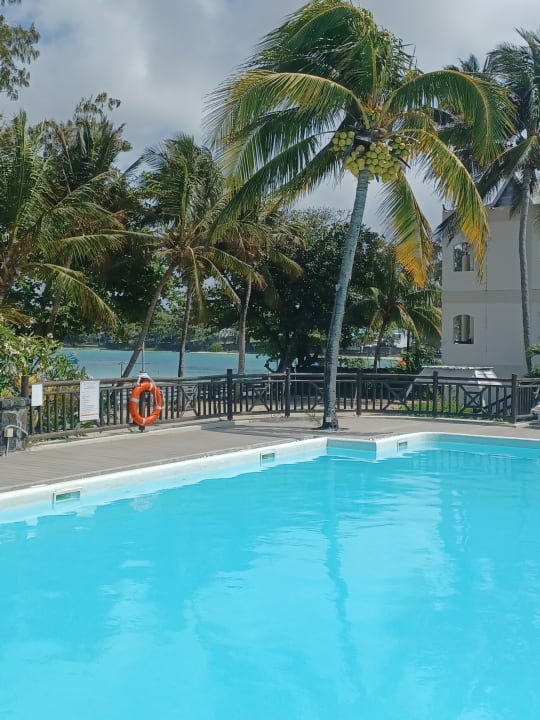 Pool Le Peninsula Bay Beach Resort & Spa