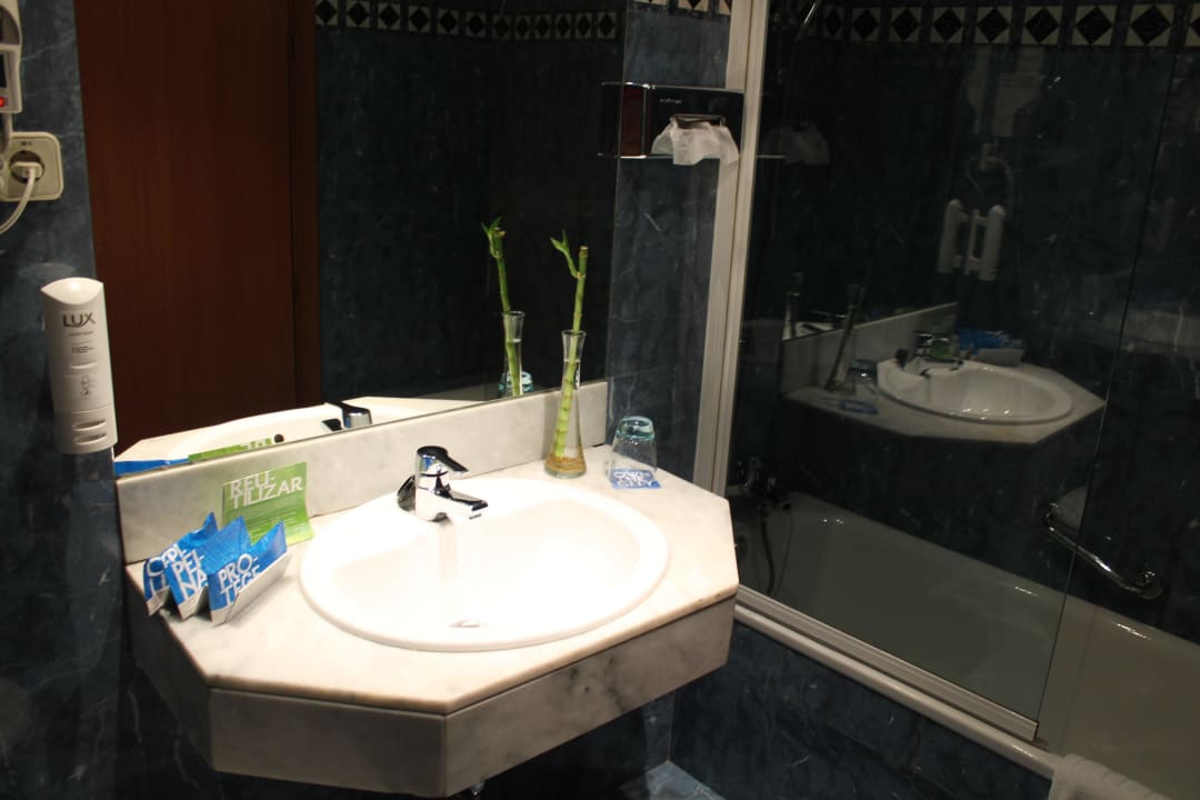 Alles Notwendige ist vorhanden Exe Sevilla Macarena