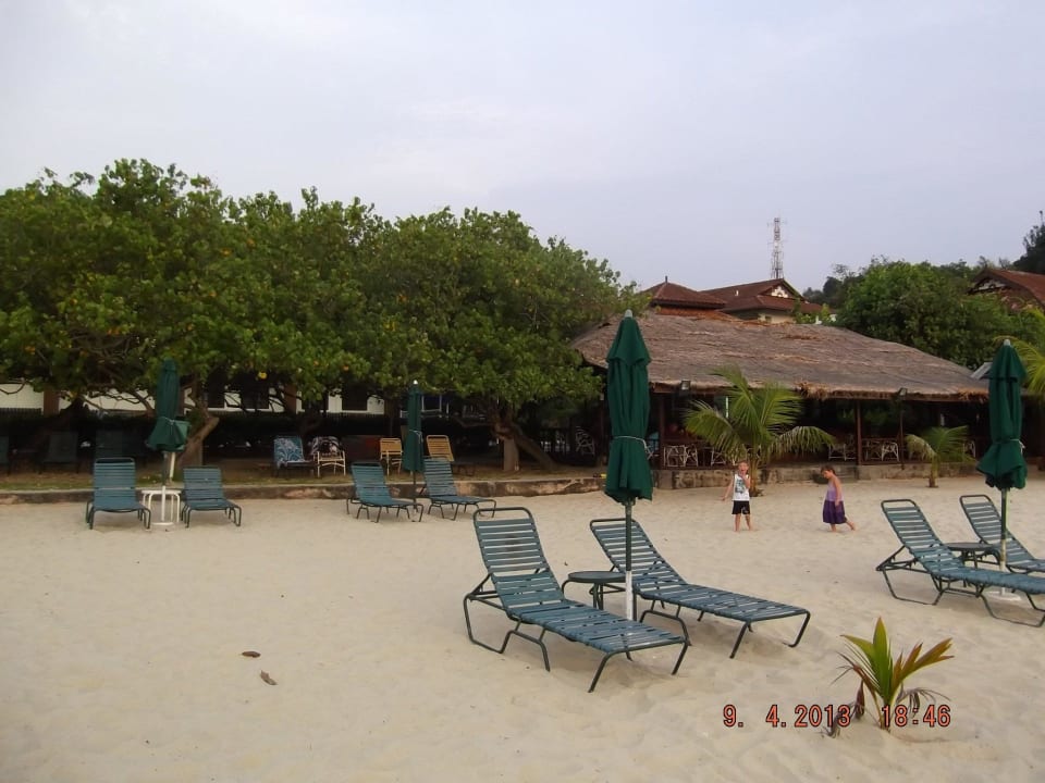 Blick vom Wasser Richtung Strandbar Hotel The Lanai Beach Resort
