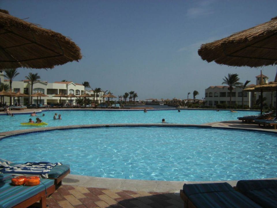 schöner Pool. Pickalbatros Dana Beach Resort - Hurghada