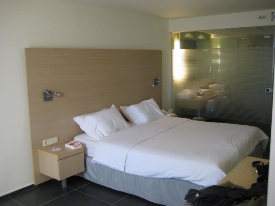 Schlafzimmer in der Suite Atlantica Mikri Poli Kos