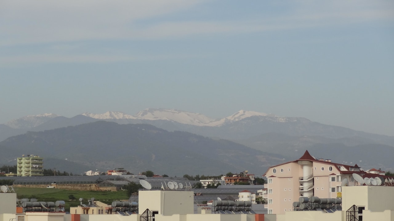 Blick vom Balkon ins Hinterland mit Taurusgebirge Aska Hotel Just in Beach