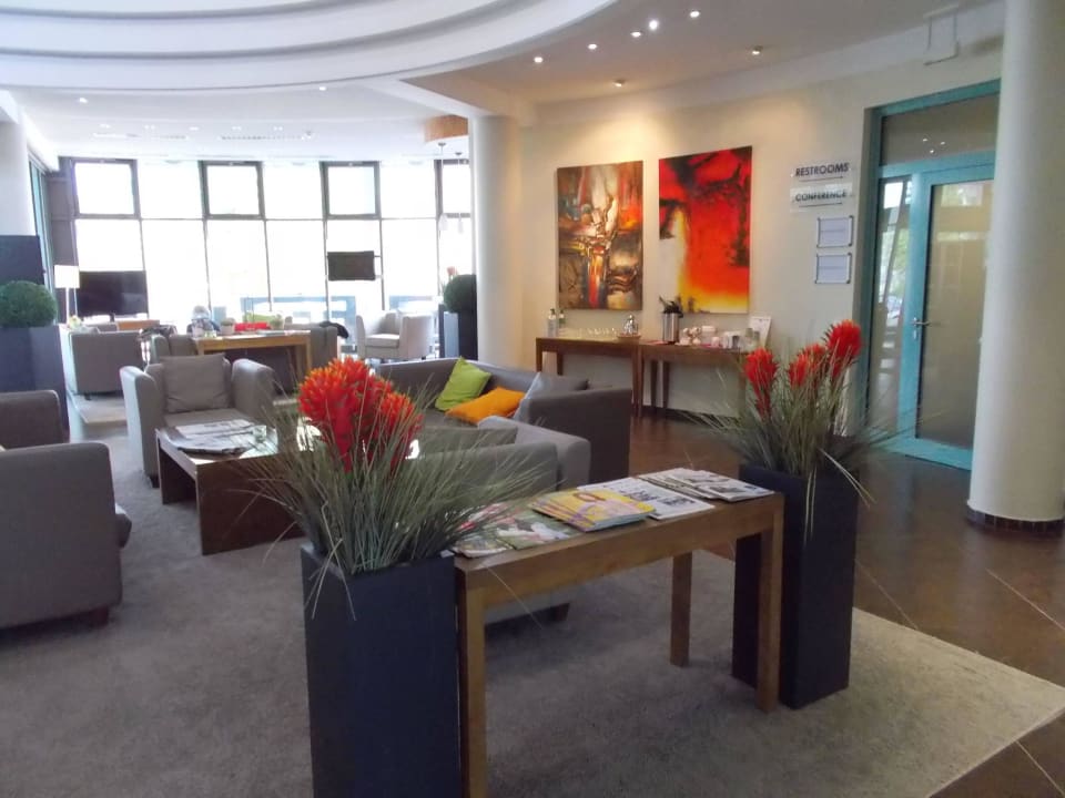 Gemütliche Lobby Hotel Kiel by Golden Tulip