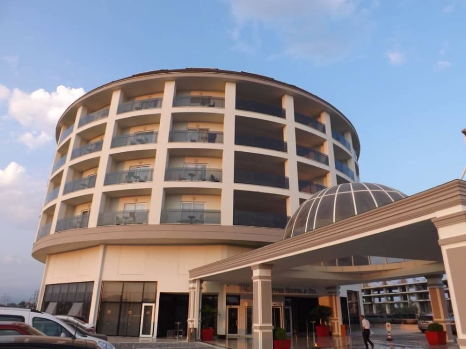 Vor dem Hotel die Ansicht LRS Port River Hotel & Spa