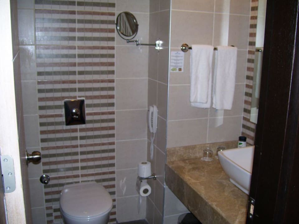 Badezimmer eines DZ Long Beach Alanya