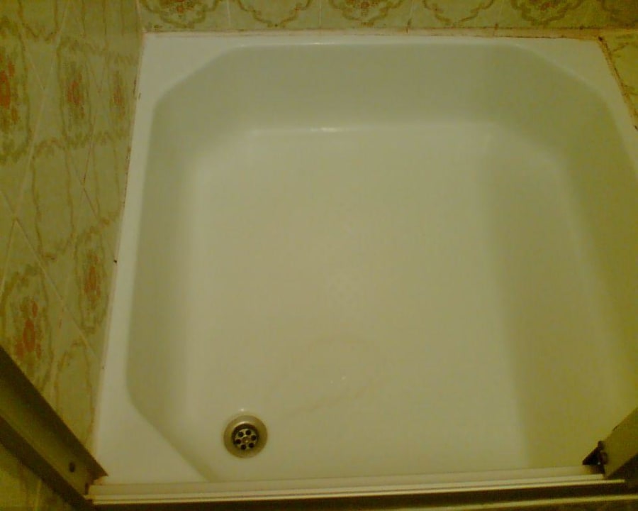 schmutzige Duschtasse Berghotel Ocherbauer