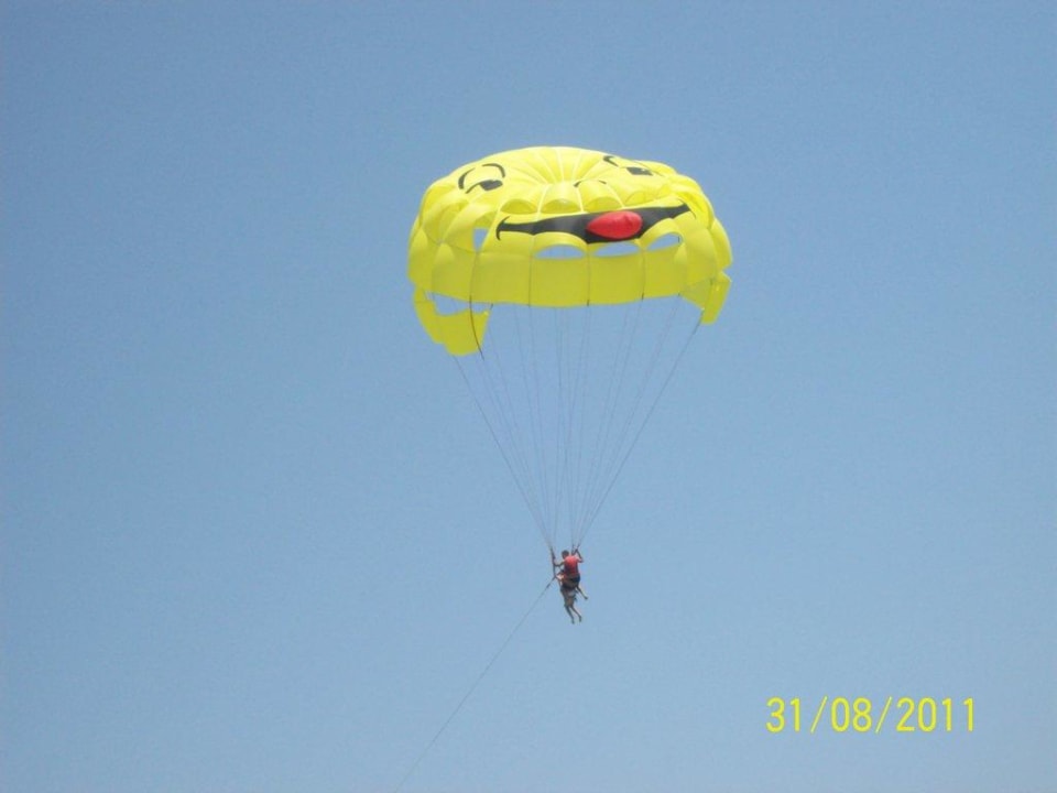 Paraglyding überm Meer Mahdia Beach & Aquapark