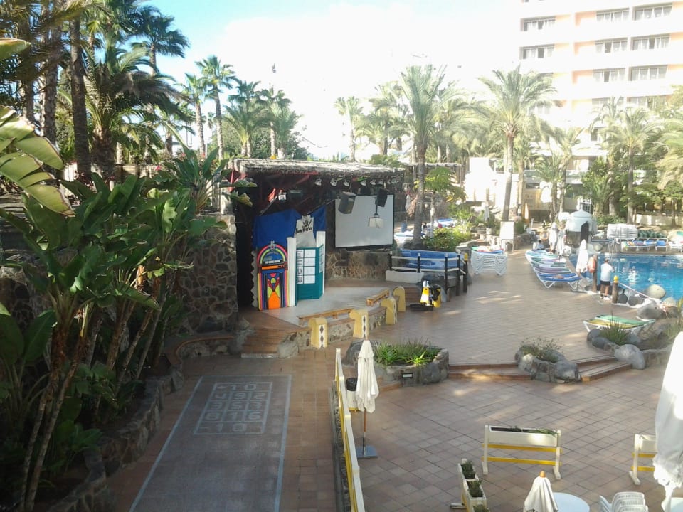 Bühne mit Shuffleboardfeld Abora Buenaventura by Lopesan Hotels