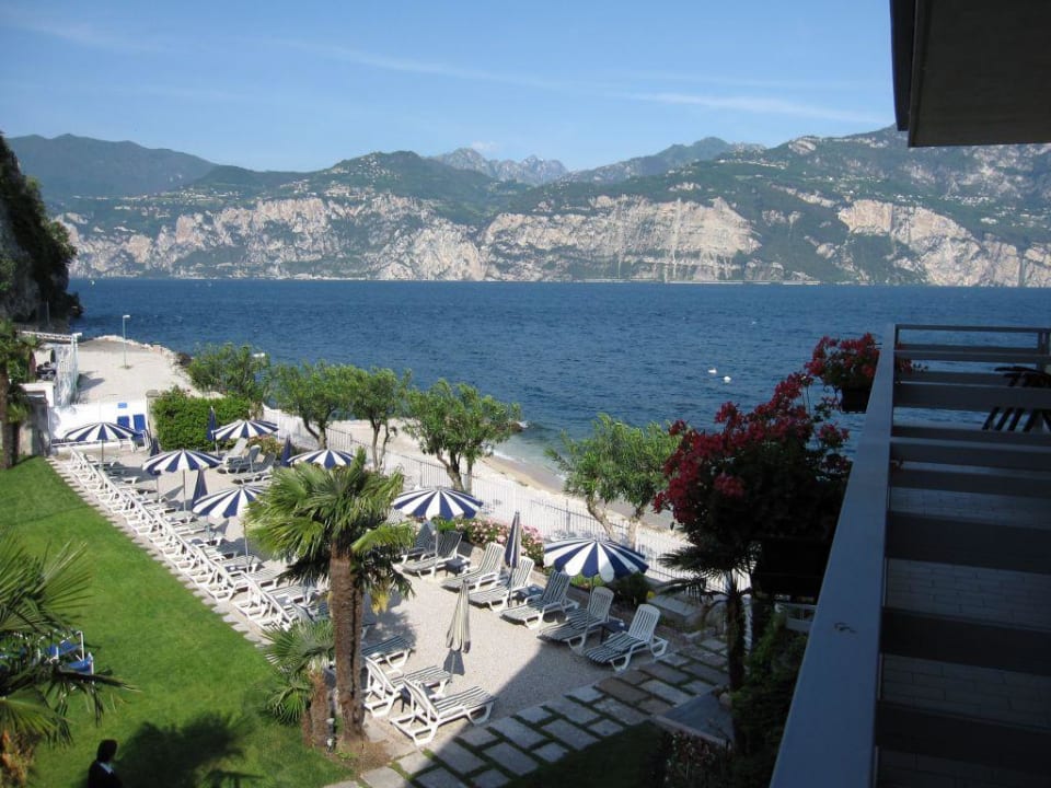 Hotelgarten und Strand Hotel Castello Lake Front