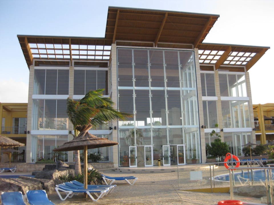 Hotelansicht von der Poollandschaft AluaVillage Fuerteventura
