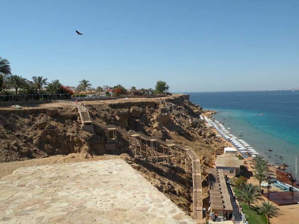 Schody prowadzące do plaży Albatros Sharm Resort