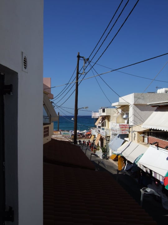 Ausblick von einem Appartment zum Strand Nami Hotel & Suites