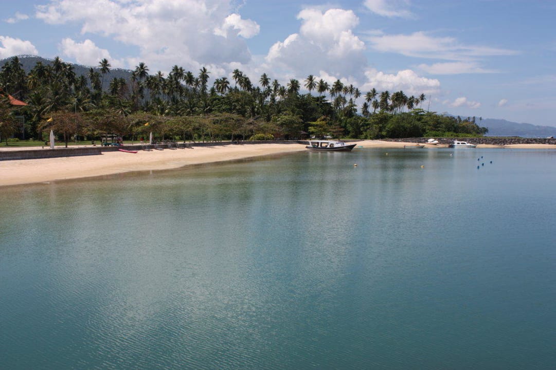 Ausblick vom Steg zur Badebucht Mercure Manado Tateli Beach Resort