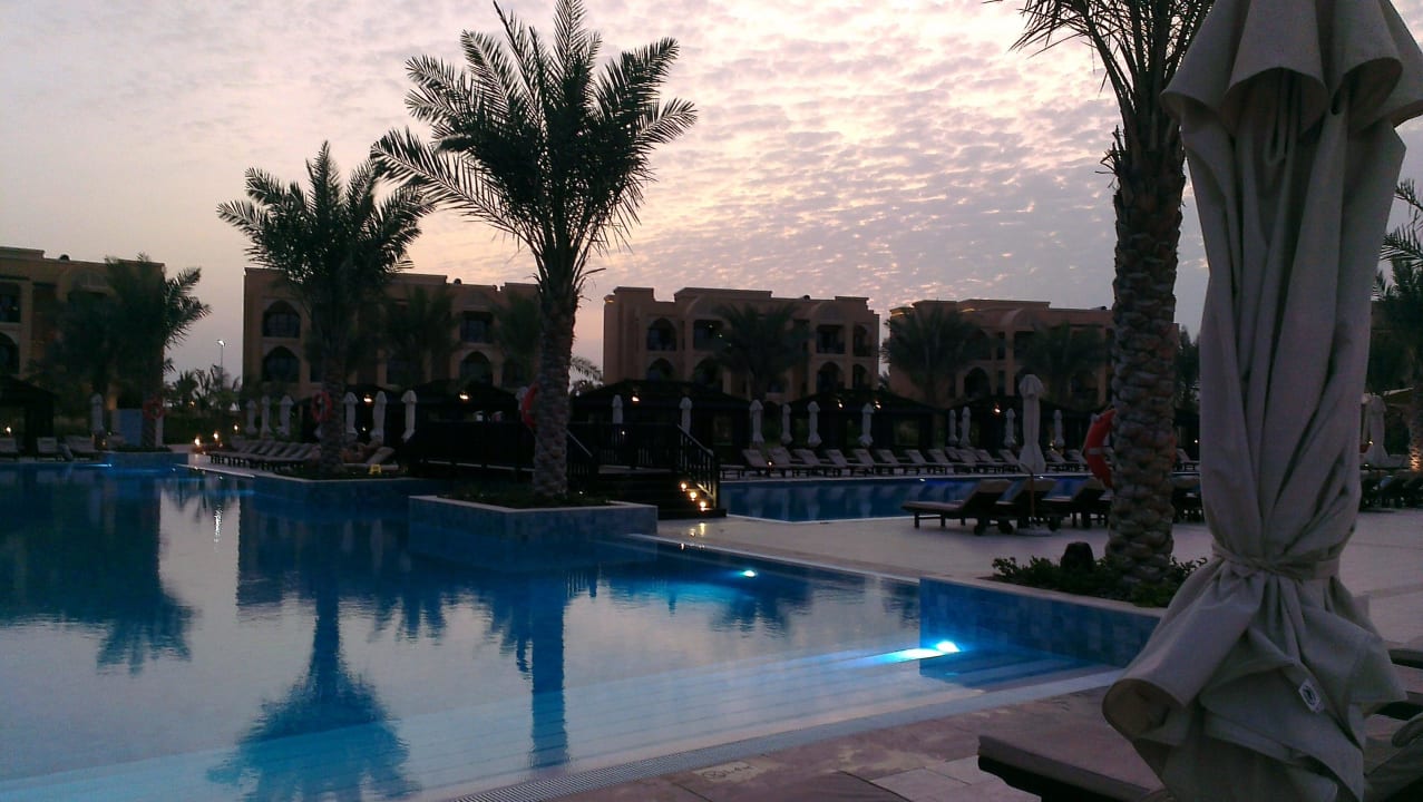 Jeden Abend Säuberung des Pools DoubleTree by Hilton Resort & Spa Marjan Island