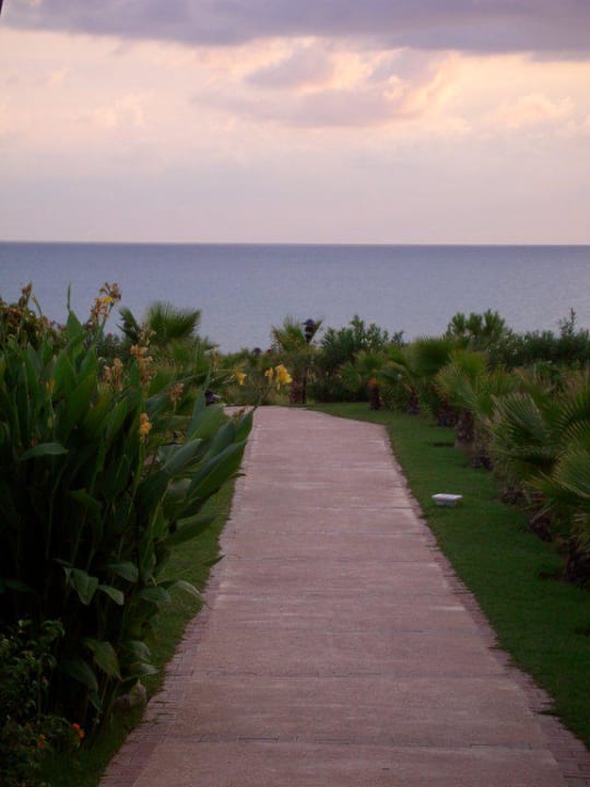 Der Weg zum Strand Alba Resort Hotel