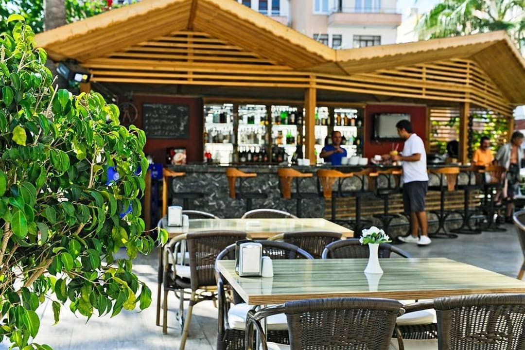 Poolbar Prince Apart Hotel