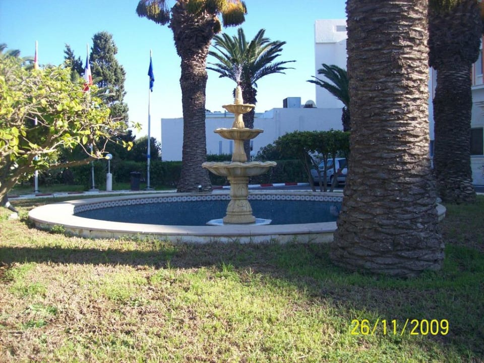 Gartenanlage vor dem Hotel Royal Lido Resort & Spa