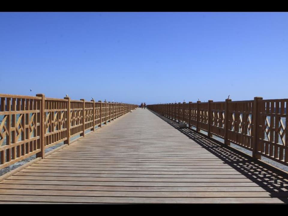 Steg hinaus zum Riff Grand Makadi