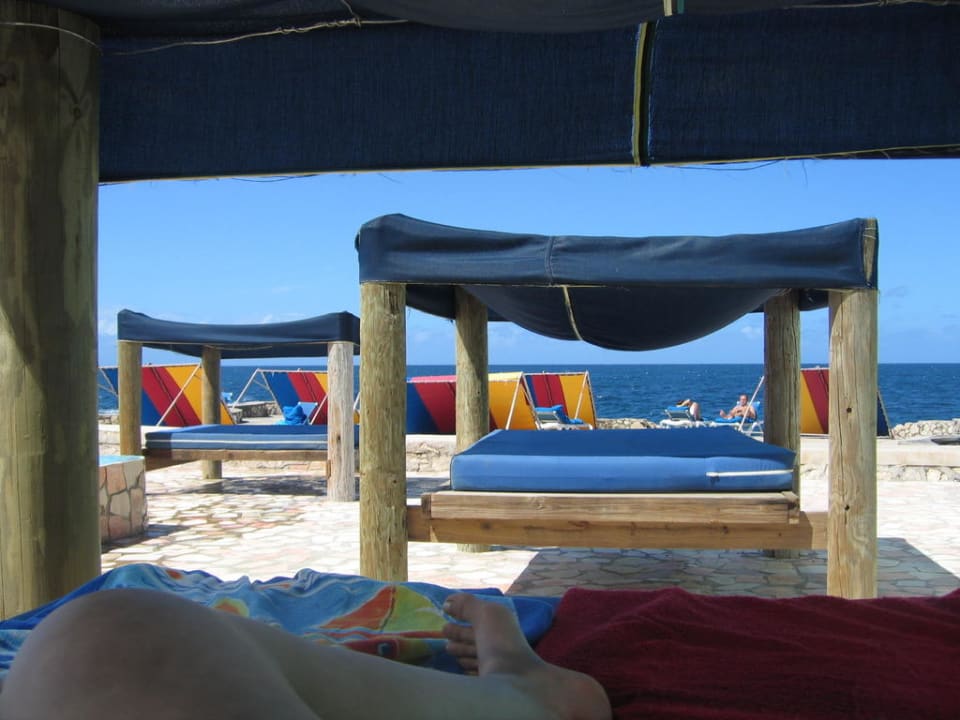 Liegewiesen am Kinderpool Samsara Cliff Resort