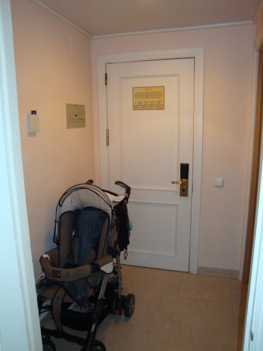 Im Vorraum viel Platz für den Kinderwagen Gran Canaria Princess