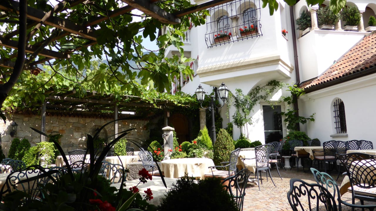 Der zauberhafte Innenhof Vitalpina Hotel Schulerhof