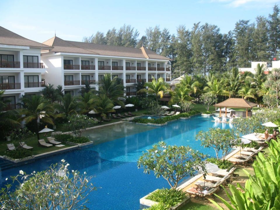 Blick auf den Pool Hotel Naithonburi Beach Resort