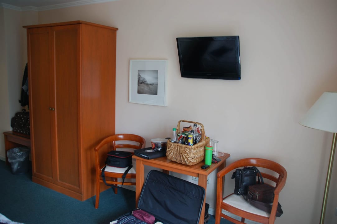 Kleiderschrank Hotel Pension Bellevue