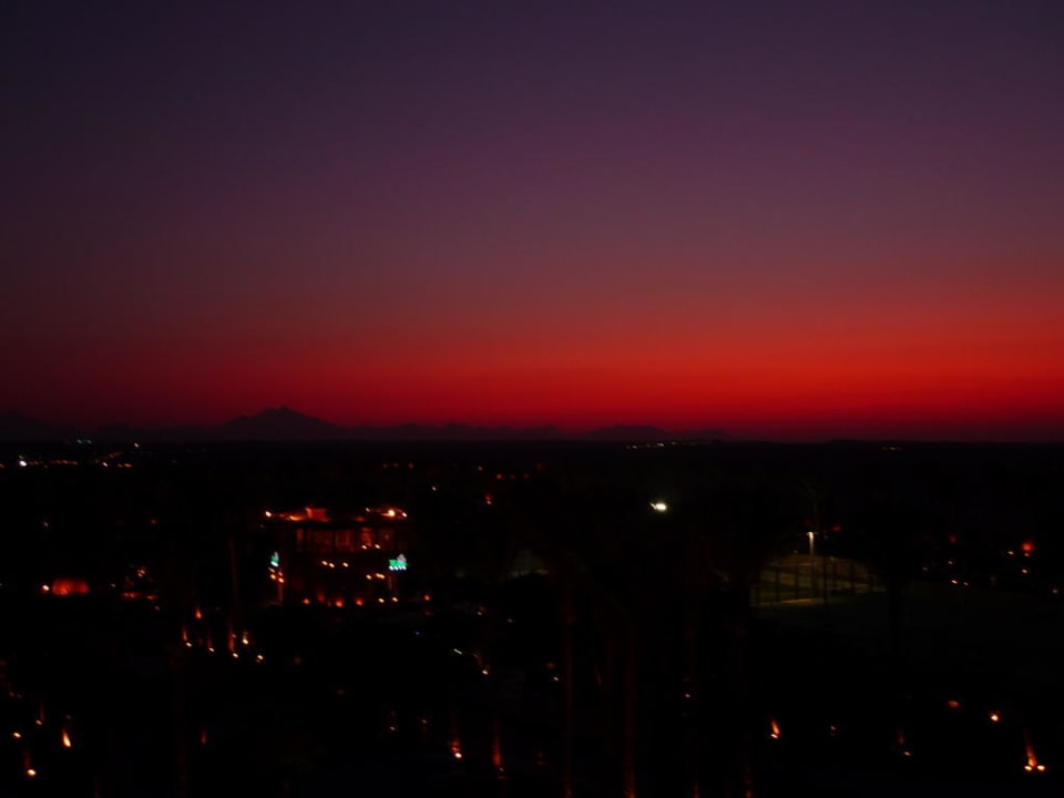 Sonnenuntergang hinter den Bergen Makadi Palace