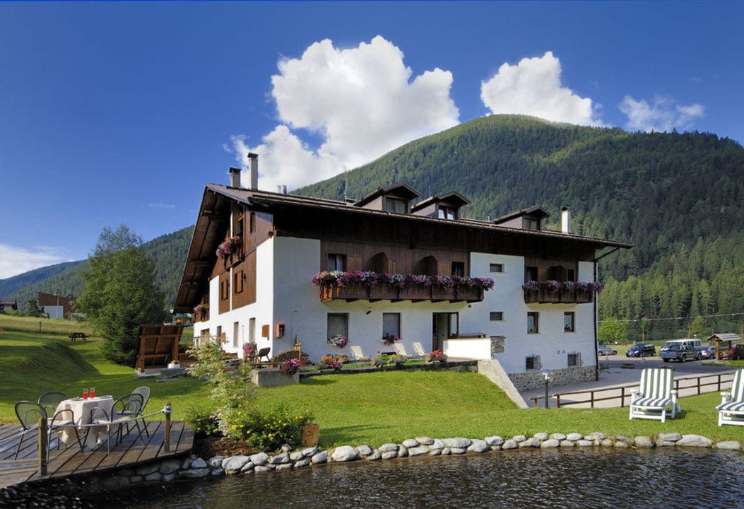 Lato laghetto Hotel Biancaneve