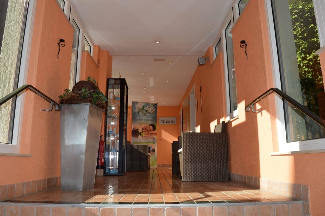 Eingang Wellness Hotel Schlangenbader Hof