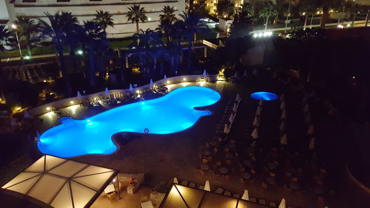 Pool bei Nacht Welikehotel Marfil Playa