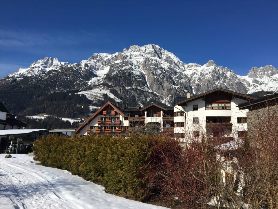 Ausblick vom Hotelgarten Richtung Hotel Hotel Krallerhof