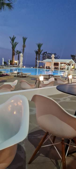 Außenansicht Crystal Springs Beach Hotel