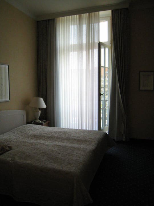 Blick ins Zimmer Victor's Residenz Hotel Leipzig