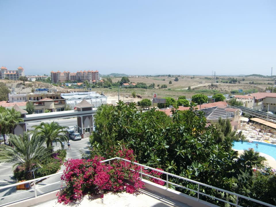 Ausblick Zimmer zur Straßenseite  Side Alegria Hotel & Spa - Adults only +16