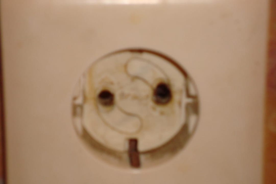 Steckdosen im Badezimmer Maharta Beach Resort