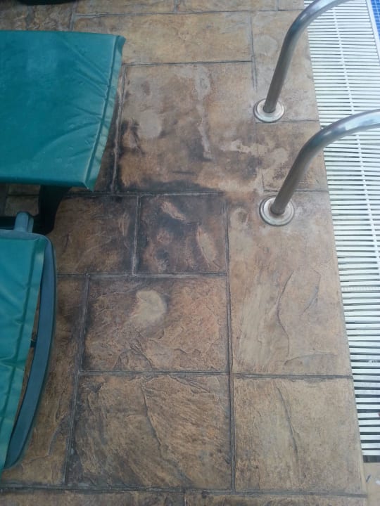 Aufgewaschen wird so gut wie nie am Pool! Hotel Mena Palace