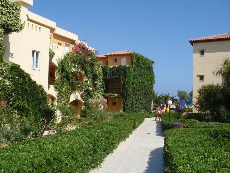 Weg zum Beach Vantaris Luxury Beach Resort