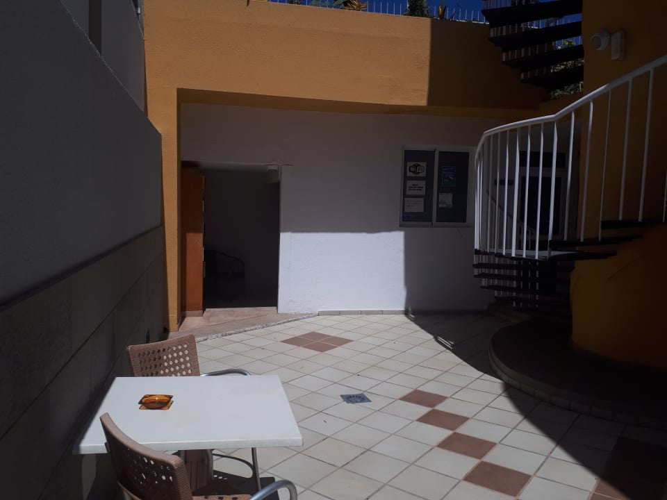 Lobby Apartments Karina