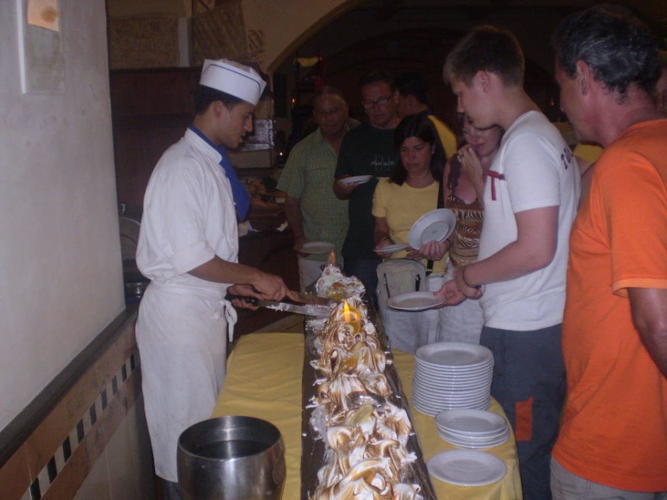 Eisbombe Anschnitt Medina Solaria & Thalasso