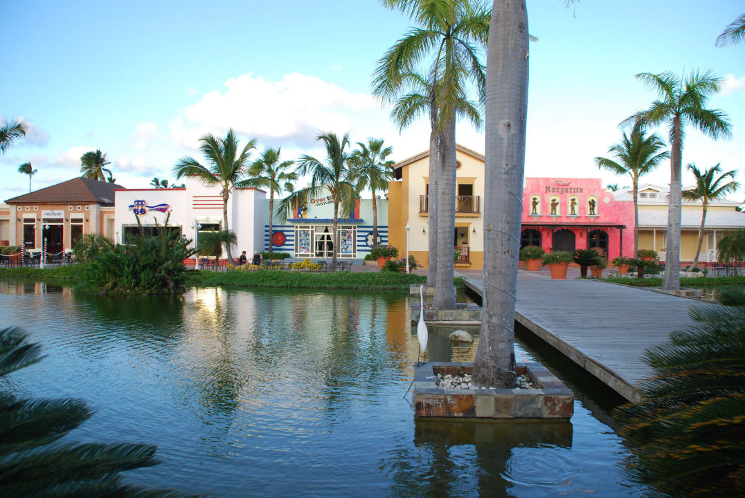 Boulevard mit A-la-Carte Restaurants Ocean Blue & Sand