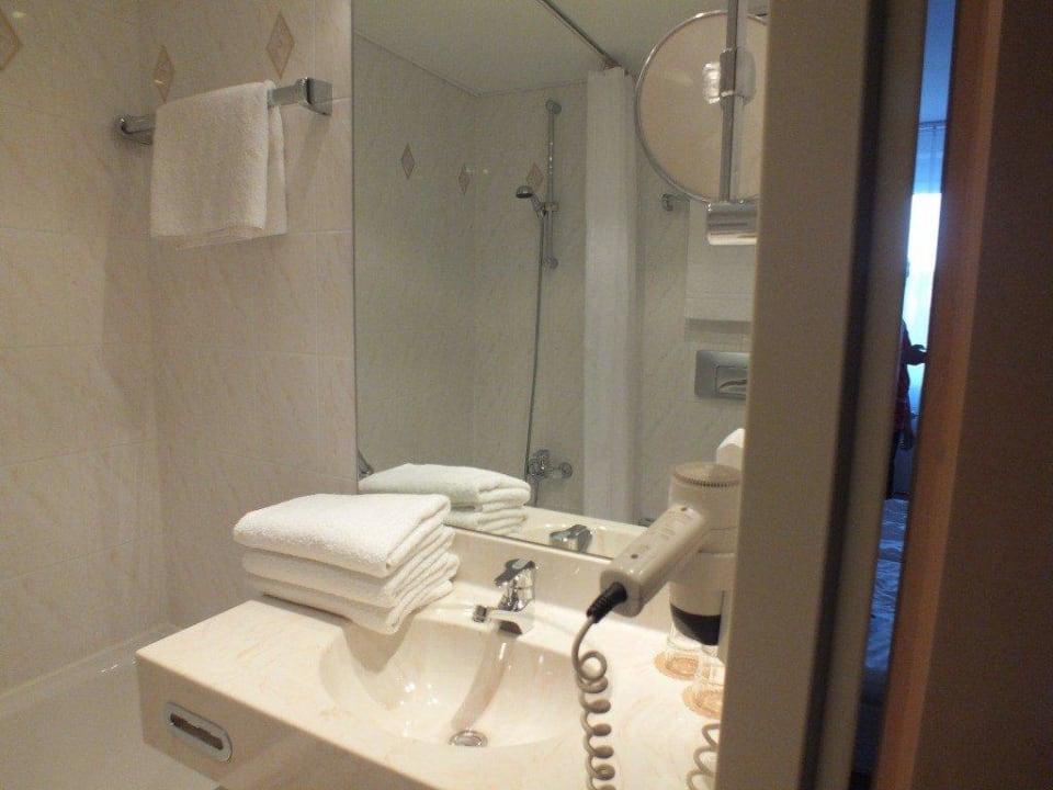 Wenige Ablagemöglichkeiten im Bad Ringberg Hotel