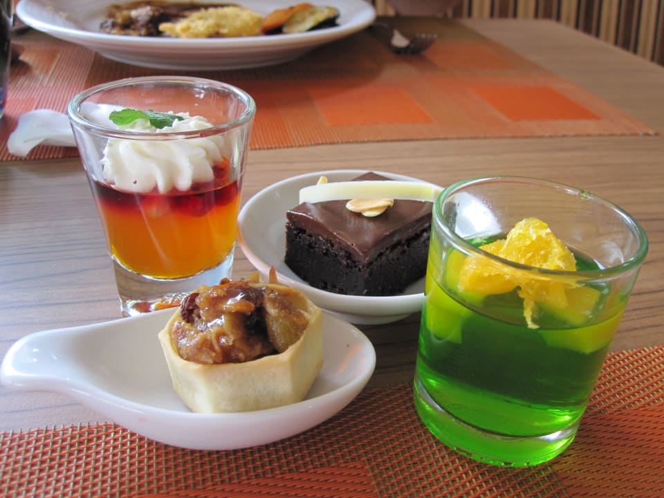 Kleine Auswahl an Desserts am Mittgsbüffet Eastin Grand Hotel Sathorn