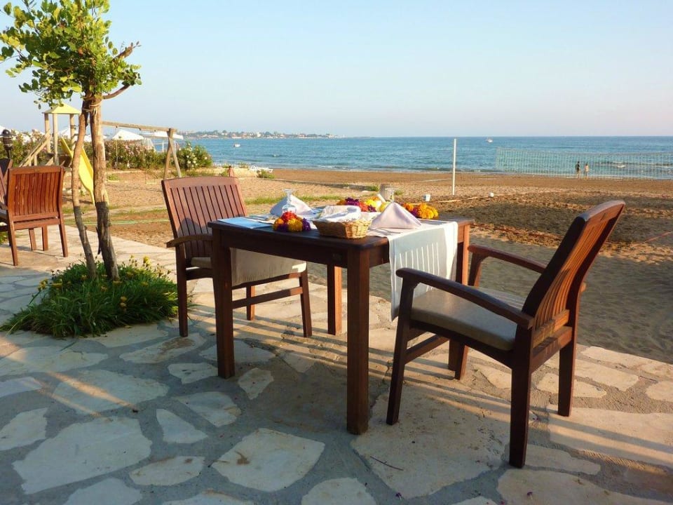 Tisch im Fischrestaurant Melas Holiday Village