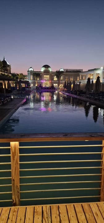 Pool Titanic Royal