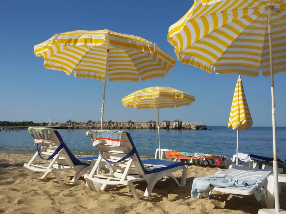Sehr schöner Sand-Strand mit Liegen und Schirmen Incekum Su Hotel