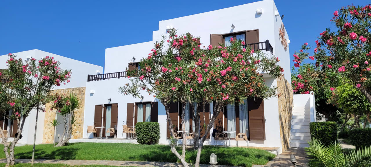 Außenansicht Hotel Geraniotis Beach