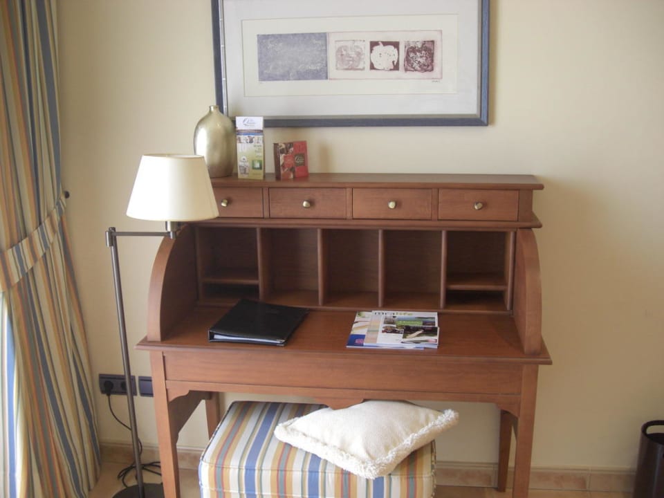 Kommode im Zimmer La Quinta Menorca By PortBlue Boutique