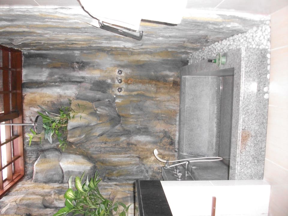 Bad im Zimmer 402 Bali Mandira Beach Resort & Spa